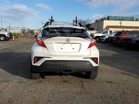 Used 2018 Toyota C-HR XLE image 7