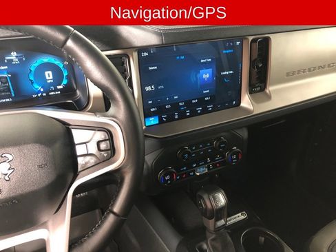 Used 2025 Ford Bronco Outer Banks AWD/4WD image 3