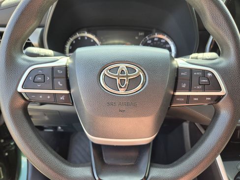 Used 2023 Toyota Highlander L FWD image 19