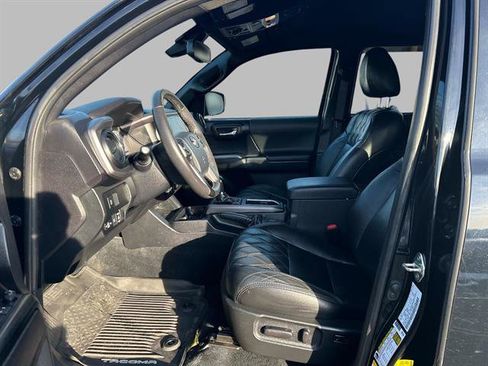 Used 2020 Toyota Tacoma TRD Off-Road image 13