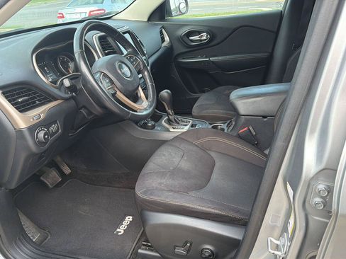 Used 2016 Jeep Cherokee Latitude w/ Safety/Convenience Group AWD/4WD image 8