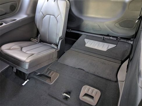 New 2026 Chrysler Pacifica Select image 26