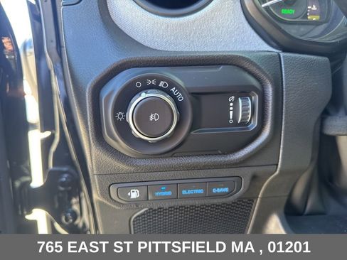 Used 2024 Jeep Wrangler Unlimited AWD/4WD image 25