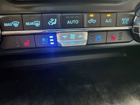 Used 2022 Ford F150 Lariat w/ FX4 Off-Road Package AWD/4WD image 19