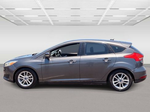 Used 2016 Ford Focus SE FWD image 2