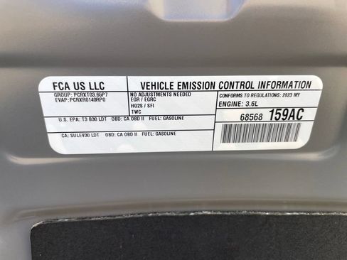 Used 2023 Chrysler Pacifica Touring-L FWD image 34