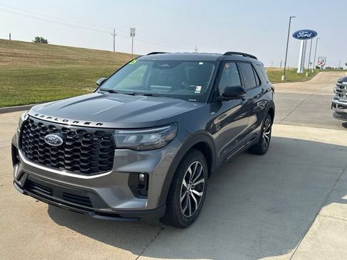Certified 2025 Ford Explorer ST-Line AWD/4WD image 21