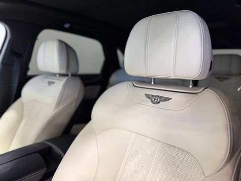 Used 2018 Bentley Bentayga Mulliner AWD/4WD image 24