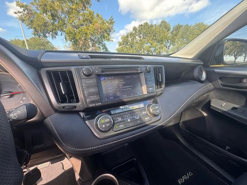 Used 2013 Toyota RAV4 XLE FWD image 15