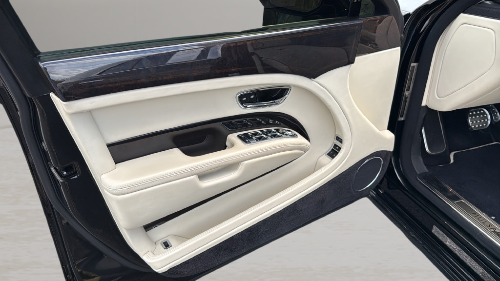 Used 2013 Bentley Mulsanne RWD image 19