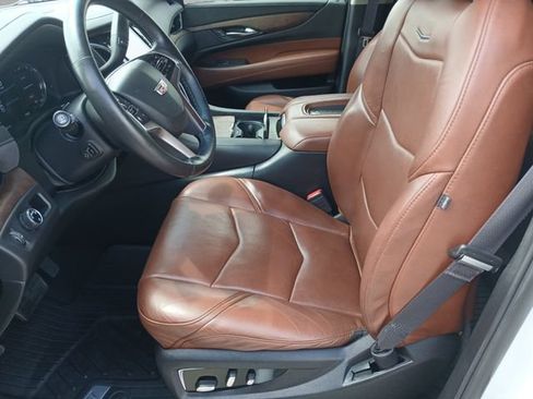 Used 2017 Cadillac Escalade Luxury RWD image 24