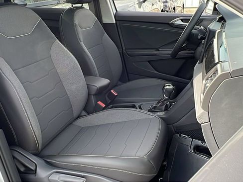 New 2026 Volkswagen Taos SE image 8