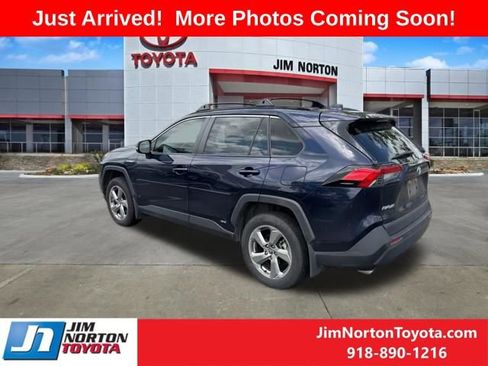 Used 2021 Toyota RAV4 XLE Premium image 5