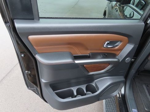Used 2018 Nissan Titan Platinum Reserve AWD/4WD image 31