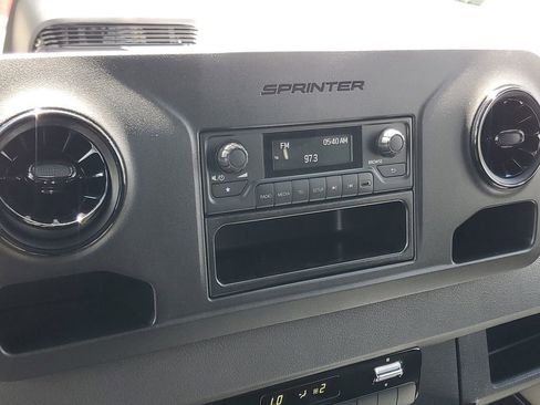 Used 2025 Mercedes-Benz Sprinter 2500 image 21