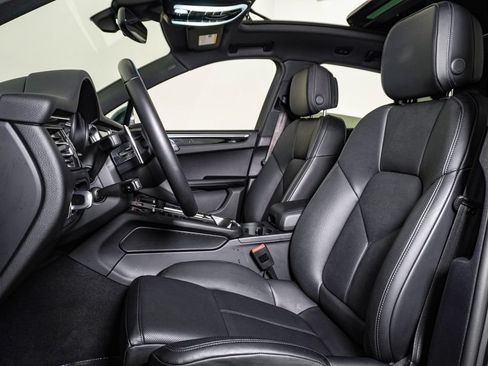 Certified 2026 Porsche Macan AWD/4WD image 5