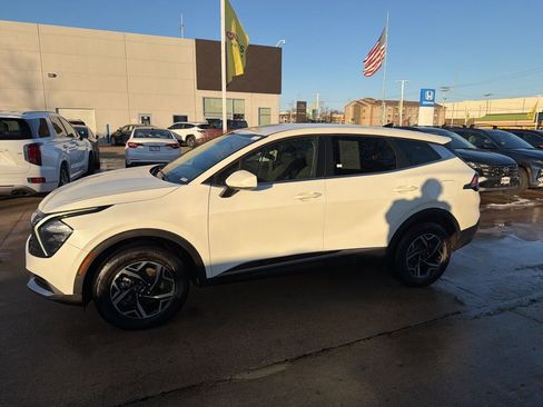 Used 2023 Kia Sportage LX AWD/4WD image 5