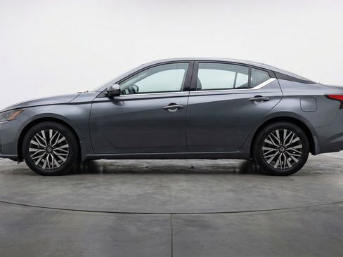 Used 2025 Nissan Altima 2.5 SV FWD image 5