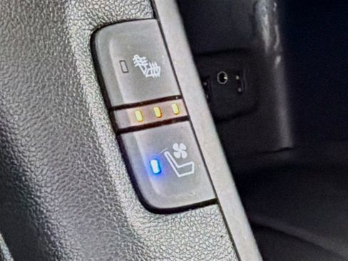 Used 2019 GMC Acadia Denali w/ Technology Package AWD/4WD image 19