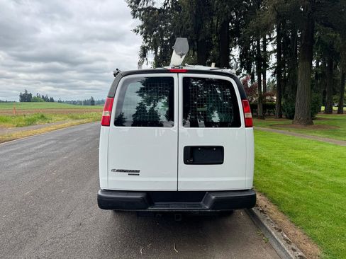 Used 2013 Chevrolet Express 2500 RWD image 4