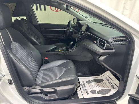 Used 2024 Toyota Camry SE image 10