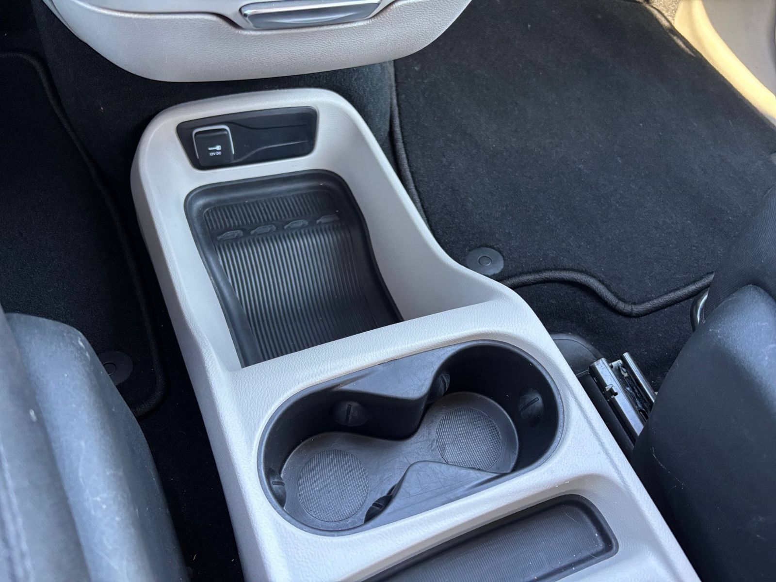Used 2024 Chrysler Voyager LX FWD image 43
