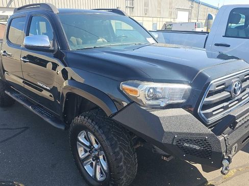 Used 2017 Toyota Tacoma Limited w/ Tow Package image 3