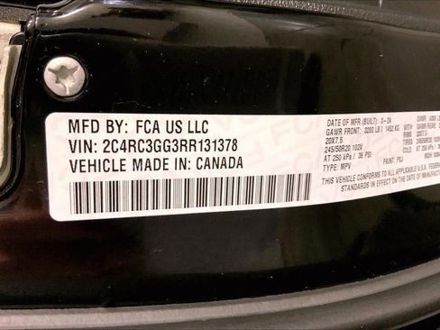 Used 2024 Chrysler Pacifica Limited w/ Uconnect Theater Family Group image 32