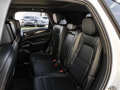 Used 2020 Porsche Cayenne image 37