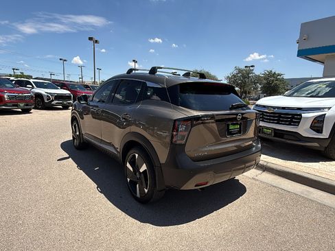 Used 2025 Nissan Kicks SR AWD/4WD image 4