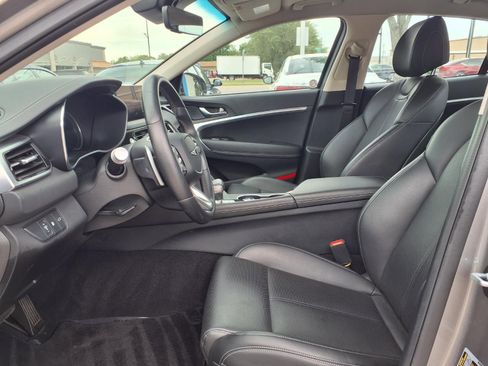 Used 2025 Genesis G70 2.5T RWD image 17