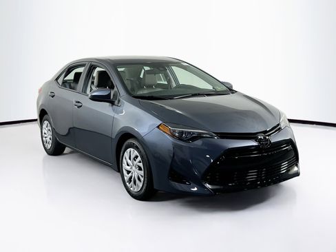 Used 2018 Toyota Corolla LE FWD image 3