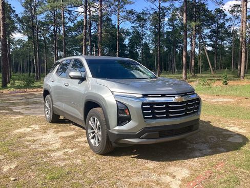 New 2026 Chevrolet Equinox LT w/ Convenience Package II FWD image 7