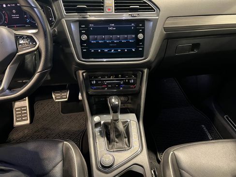 Used 2022 Volkswagen Tiguan SEL R-Line image 16