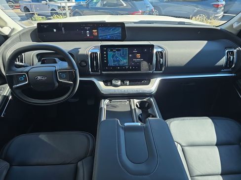 Used 2025 Ford Expedition Platinum w/ Driver's Package image 9