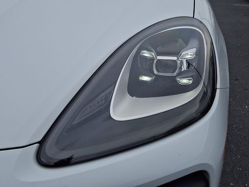 Used 2021 Porsche Cayenne AWD/4WD image 11