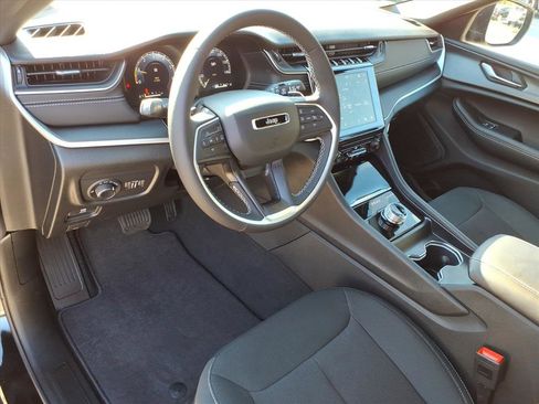 New 2025 Jeep Grand Cherokee Laredo X image 3