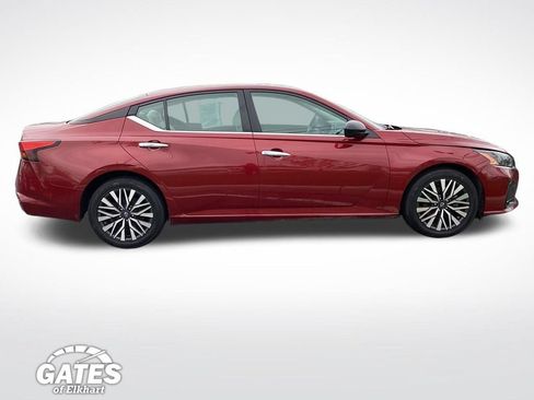 Used 2025 Nissan Altima 2.5 SV FWD image 10
