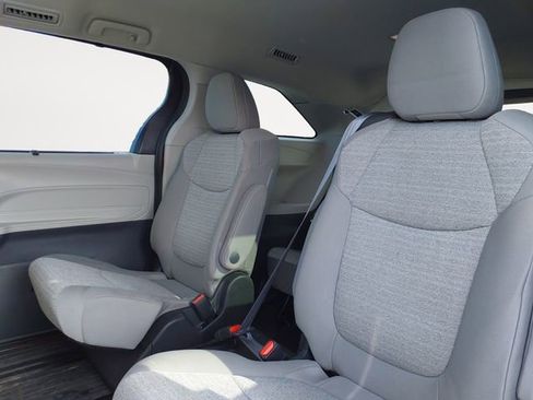 Used 2022 Toyota Sienna LE image 13
