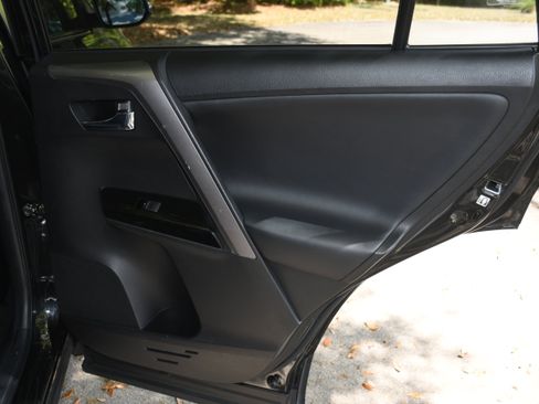 Used 2016 Toyota RAV4 Limited image 21