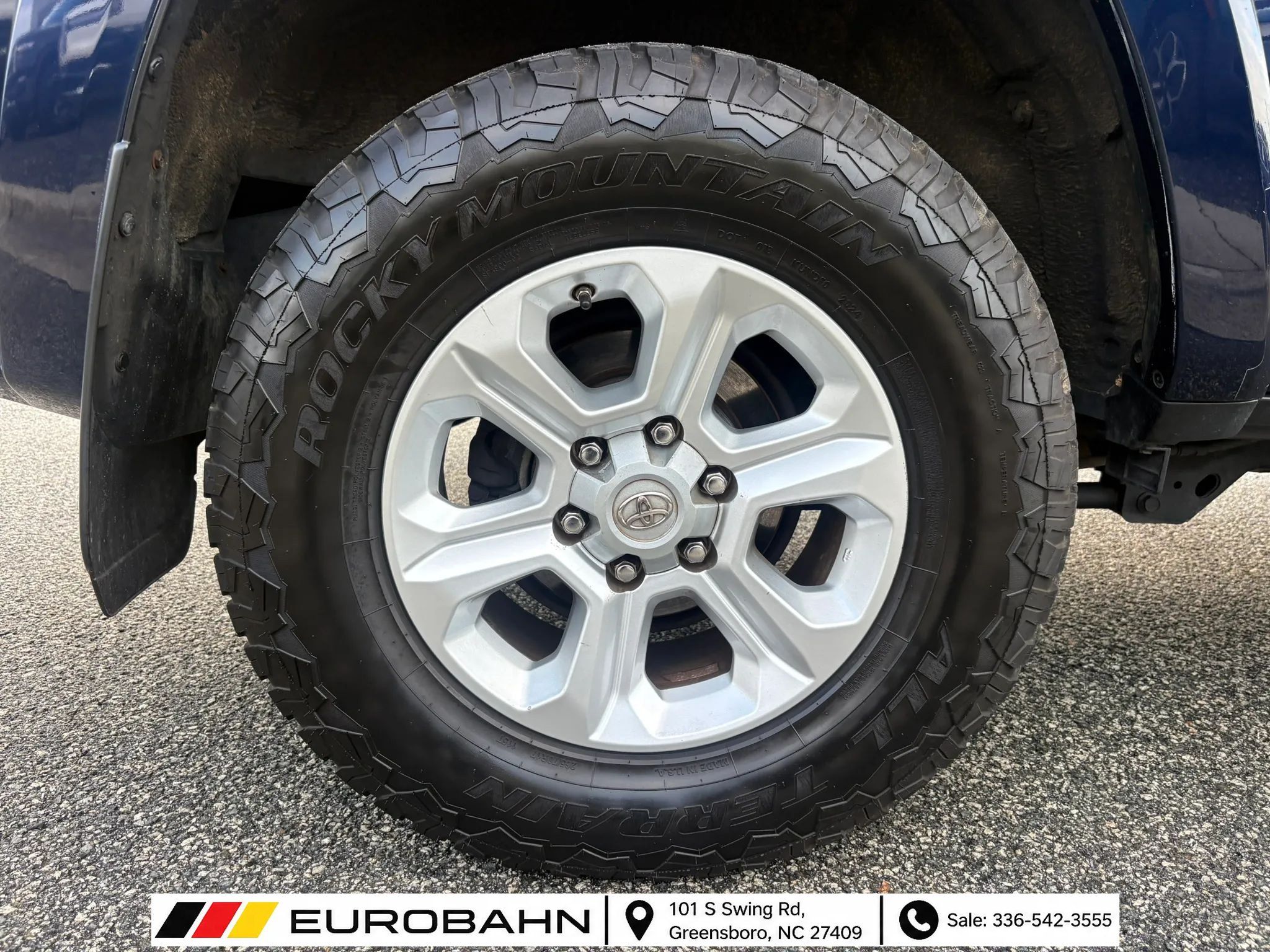 Used 2015 Toyota 4Runner SR5 AWD/4WD image 32