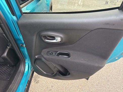 Used 2019 Jeep Renegade Latitude image 29