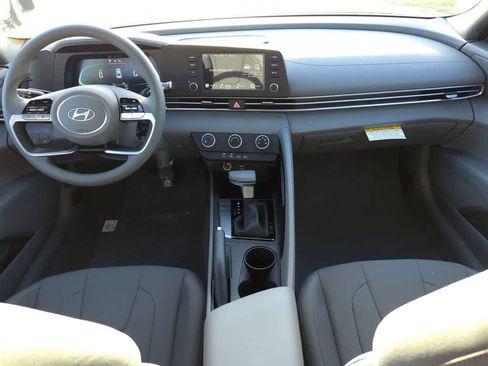 New 2026 Hyundai Elantra SE FWD image 18