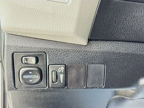 Used 2015 Toyota Corolla LE FWD image 11
