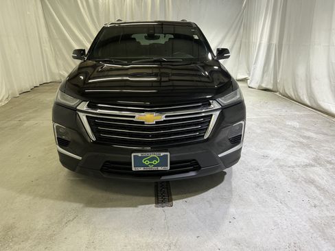 Used 2023 Chevrolet Traverse LT w/ LT Premium Package AWD/4WD image 3