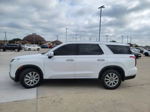 Used 2023 Hyundai Palisade SEL FWD image 4