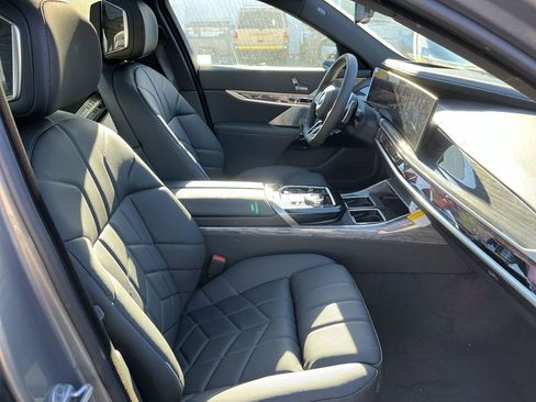 New 2025 BMW 760i xDrive image 25
