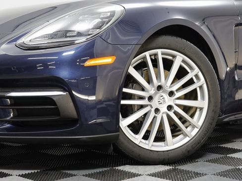 Used 2018 Porsche Panamera 4 image 3