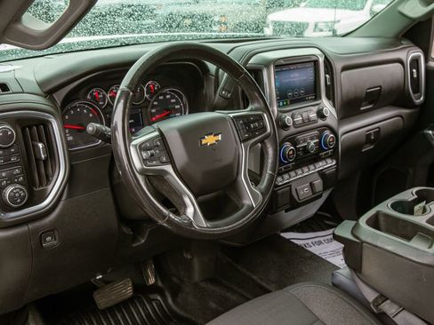 Used 2019 Chevrolet Silverado 1500 LT w/ Convenience Package AWD/4WD image 9