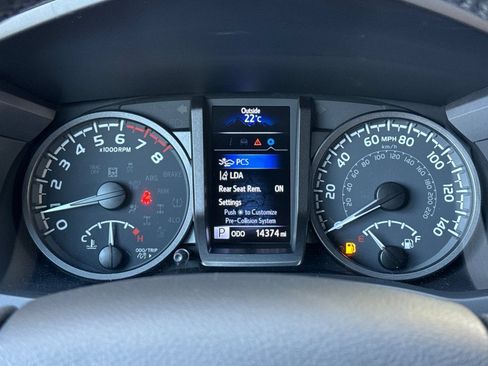 Used 2023 Toyota Tacoma TRD Off-Road w/ Technology Package AWD/4WD image 24